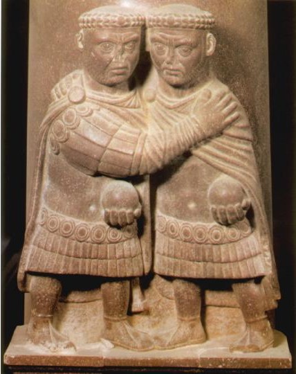 Фигуры императоров Диоклетиана и Максимиана
