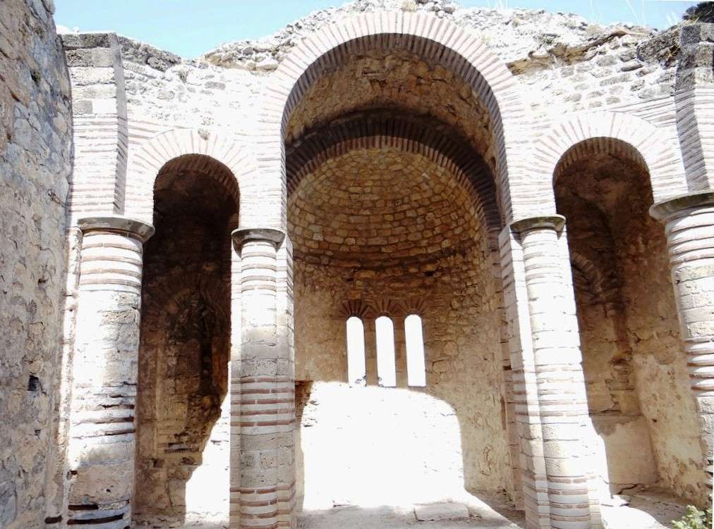 Кипр. Замок св. Иллариона. Византийская церковь