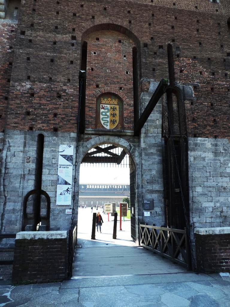 Милан Замок Сфорца - ворота Кармини