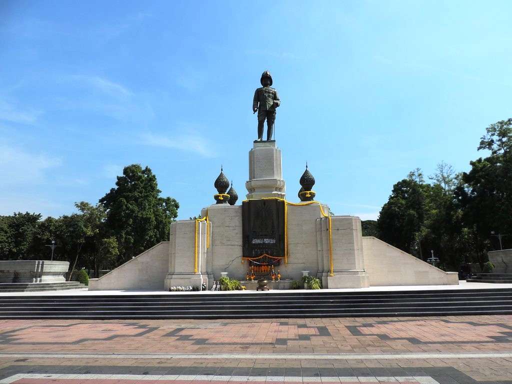 Bangkok. Monument to King Rama VI in front of Lumpini Park