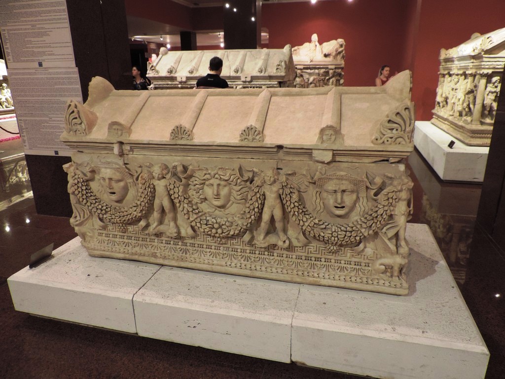 Музей Антальи - саркофаги из Перге