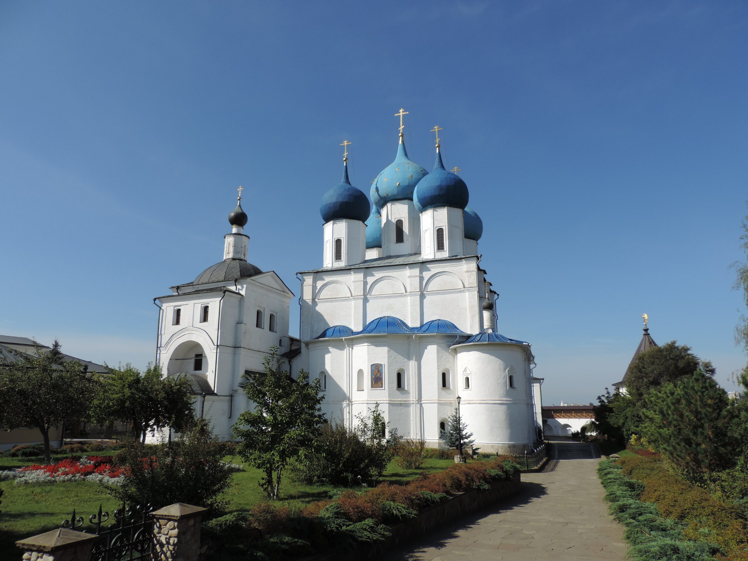 Серпухов - Высоцкий монастырь - Покровская церковь и Зачатьевский собор